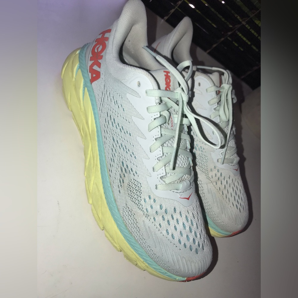 HOKA PREOWNED EXCELLENT CONDITION COMFORTABLE SNEAKERS LIGHTWEIGHT